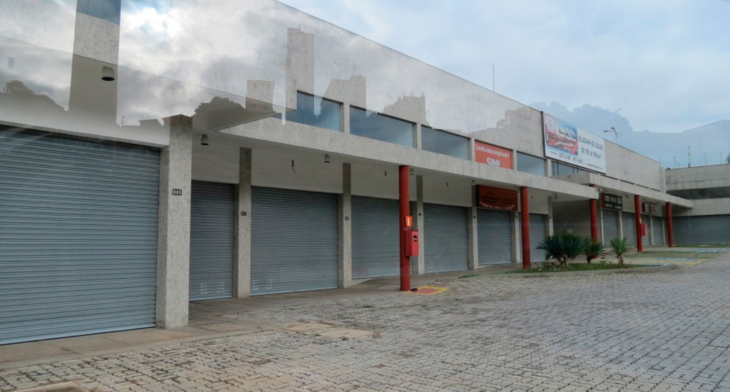 porta_de_enrolar_comercial_mall